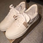 MIA  sneaker Photo 0