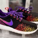 Nike Roshe One Print (GS) Black/Hyper Violet/Volt/White Photo 3