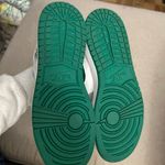 Air Jordan 1 Mid SE Grey Pine Photo 2