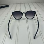 Black Round Sunglasses with Gold Accents – Women’s Fashion Shades Photo 3