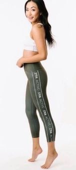 Zyia olive logo stripe light n tight capri Size 6-8 NWOT