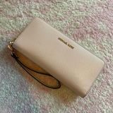 Michael Kors Wrislet Photo 0