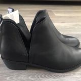 Universal Threads Black Ankle Boots Photo 0