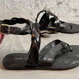 Very Volatile  Sz 9 Black Leather‎ Ankle Strap Sandal Women’s Photo 0