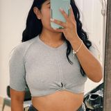 Gray athletic top Photo 0