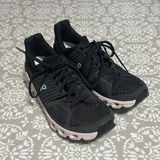 On Cloud Running Women's Black Athletic Shoes Size 8 Photo 0