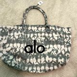 Alo Yoga NWT tote Photo 0