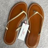 Vineyard Vines Flip Flops Photo 0