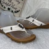 Minnetonka Silverthorne Thong Sandals Photo 0