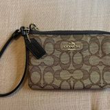 Coach Wristlet Photo 0