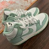 Nike Women’s Dunks High Photo 0