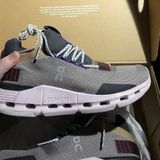 on cloud Running Shoes Photo 0