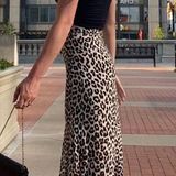 Elizabeth and James Black Heels Photo 0