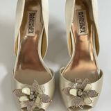 Badgley Mischka  Randall Vanilla Satin Crystal Embellished Bridal Shoes Size 7 M Photo 0