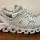 on cloud Cloudswift Running Shoes Photo 0