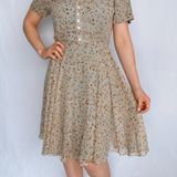 Dana Buchman 𝘿𝙖𝙣𝙖 𝘽𝙪𝙘𝙝𝙢𝙖𝙣 (𝙑𝙞𝙣𝙩𝙖𝙜𝙚) // Green Floral button front dress (zip up on back) 🌸 Photo 0