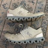 on cloud Sneaker Photo 0