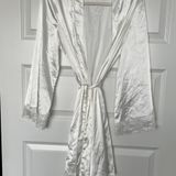 White Lace Robe Photo 0