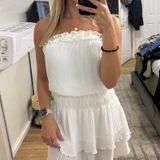 white dress Photo 0