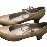 Capezio  Nude Character Shoes Women’s Size 9 Photo 0