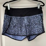 Lululemon Hotty Hot Short 2.5” Photo 0