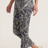 Marine layer - Allison Pant in Phantom/White Foliage Print Pull On Casual Pant Photo 0