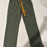 FIGS High Waisted Kade Cargo Scrub Pant Photo 0