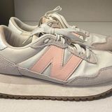 New Balance Women's Sneakers - White and Pink Photo 0
