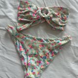 Kulani Kinis  Bikini Photo 0