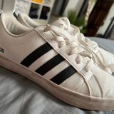 Adidas shoes Photo 0