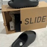 Yeezy Slides Photo 0