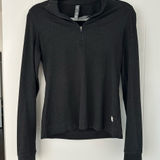 Vuori  Quarter-Zip Women’s Pullover Medium Photo 0