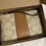 Coach Wristlet Photo 0