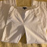 Parker Womens white pants by Bitten Sarah Jessica  size 6 Photo 0