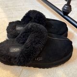 UGG  Photo 0