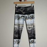 Onzie 🌺  patterned athletic leggings Photo 0