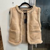 Do Everything In Love  vest Photo 0