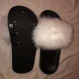 White fluffy slides Size 11 Photo 0