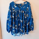 Kate & Mallory Blue Floral Top Photo 0