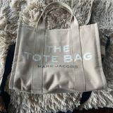 Marc Jacobs The Medium Tote Bag Photo 0