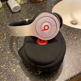 Beats by Dre Wireless Headphones Photo 0