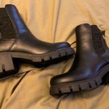 Guess Women  chelsea boots size 5 1/2 Photo 0