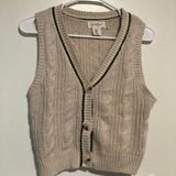 White Sweater vest Photo 0