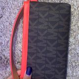 Michael Kors Wristlet Purse Photo 0