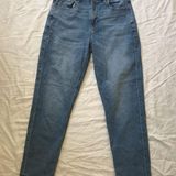 American Eagle Women’s Light wash Mom jeans size 8 Photo 0