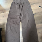 Nike women’s brown sweatpants Photo 0