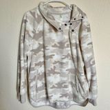 Green Tea  Camo Pullover Photo 0