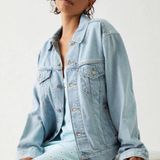 Levi's Levi’s Ex-Boyfriend Denim Trucker Jacket Photo 0