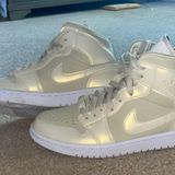 Air Jordan 1 Mid Photo 0