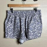 Vuori Dash 3" Shorts Womens SIze Large Gray Opal Spots Photo 0